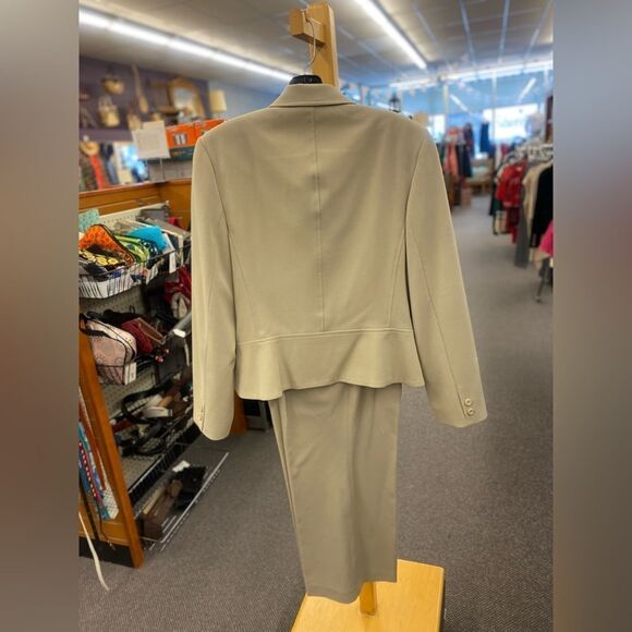 Apt. 9 SZ 12 Beige Pantsuit - Picture 4 of 6